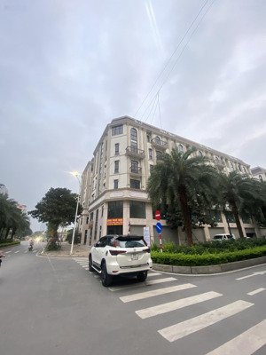 cực đỉnh! cho thuê mbkd chân đế chung cư khu vực nguyễn tuân - dtsd 700m2 - vị trí cực đẹp