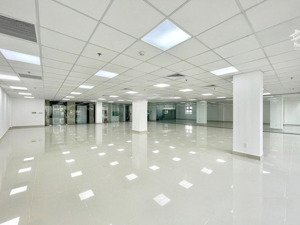 chính chủ cho thuê 200m sàn trương công giai, mới tinh, chia phòng họp + phòng sếp, có slot ô tô