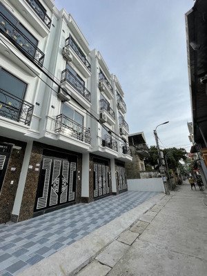 bán nhà 32m2 giá 2tỷ480tr ô tô gần nhà , nhà đẹp không quy hoạch không lỗi phong thủy , tiện ích