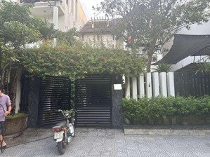 cho thuê mặt tiền tầng 1 và sân vườn nhà bt 250m2 ở hàn thuyên, đà nẵng để kinh doanh cà phê