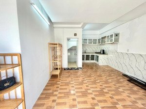 phòng rộng 30m2 - xe hơi tới tận nhà - chỉ 3,3tr/tháng