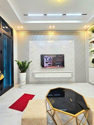 bán nhà mới bắc từ liêm, nhà đẹp mới xây, 30m2 , 5 tầng , full nội thất, ở hoặc kinh doanh tốt