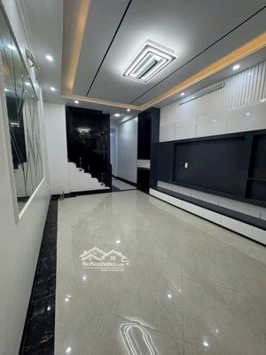 bán nhà riêng tại âu cơ, 14,3 tỷ, 56 m2, 7pn, 5wc, thang máy, sổ vuông, sau vườn hoa quảng an