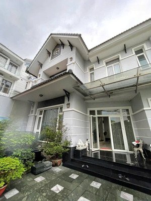 ngay mặt tiền đường nguyễn bỉnh khiêm q1. dt 5x25m - xd 3tầng - sân thượng