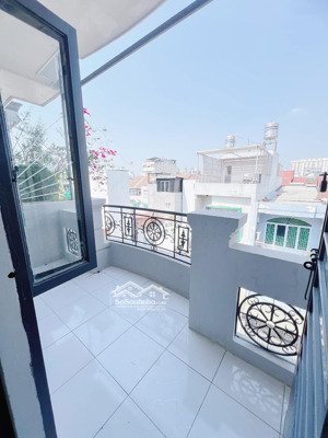 phòng ban công khuông việt giáp âu cơ, gần đh văn hiến không giới hạn người ở