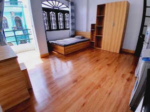 phòng studio có ban công full nội thất giá chỉ 5tr5 gần chợ nguyễn xí