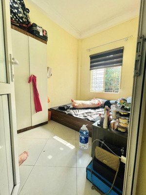chính chủ cho thuê phòng trọ ngõ 139 phạm văn đồng phòng trọ tầng 3 có cửa sổ thoáng sáng, sạch sẽ