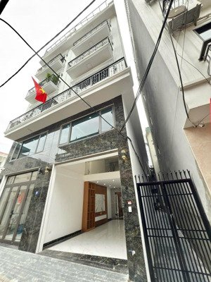 bán nhà 6 tầng có thang máy lô góc 2 mặt tiền rộng - oto vào nhà - trung tâm giang bien - long bien