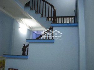 cho thuê nhà 2,5 tầng gần trường đại học tài nguyên và môi trường