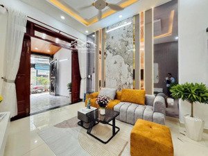 cần tiền bán gấp! nhà quận 7 (4pn 5wc) dt 65m2 giá 4tỷ550, mặt tiền phạm hữu lầu (cạnh phú mỹ hưng)