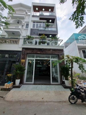 nhà phố hẻm xe hơi vào tận nhà dt 80m2, chủ nhà thiết kế tỉ mỉ từng chi tiết