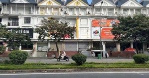 cho thuê biệt thự lk thành phố giao lưu - bắc từ liêm 4,5 tầng + hầm làm ngân hàng, văn phòng