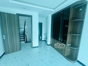 cho thuê nhà 5 tầng full nội thất trục chính thôn tại phụng châu giá 10tr/th