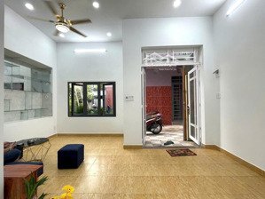 cần bán gấp nhà 1 trệt 1 lầu. hẻm đường 339 46,5m2 2pn - 2wc sổ hồng, giá bán 4 tỷ 250 thương lượng