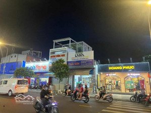 bán nhà mặt phố lạc long quân, 24 tỷ, 122 m2, giá siêu hời, view đẹp, q11, hcm