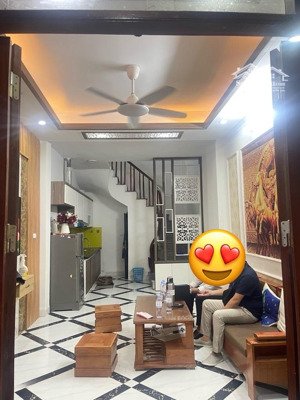 tây hồ- an dương vương-gần phố mới-ngõ thông-nhà đẹp- dân xây-full nội thất hiện đại-nhỉnh 6 tỷ