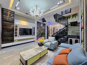 bán nhà riêng hoàng quốc việt 59m2, ô tô tránh, kinh doanh, full nội thất ở ngay.