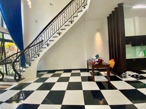 sập hầm chính chủ cần bán nhà 2 tầng khu hoà liên 5, giá 3 tỷ 050, nhà thiết kế đẹp mới