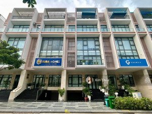 căn hộ 2pn-1wc (70m2), sẵn nội thất ở vạn phúc, có thang máy, hầm xe, giờ giấc tự do. giá 12tr (tl)
