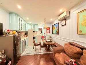 bán nhà 5 tầng xây có thiết kế. thoáng sáng, gần phố. trung tâm sát ngọc hà