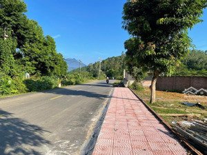 cần bán gấp lô đất trục chính đường nhựa xe buýt chạy qua tại yên bình, thạch thất. giá rẻ nhất khu