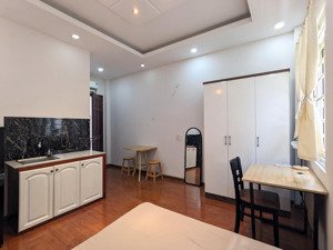 phòng cửa sổ thoáng mát gần đại học văn lang cs3 gigamall