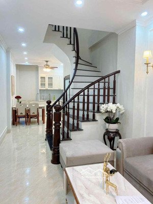 bán nhà 4 tầng 36m2 đầy đủ nội thất tại miêu nha - tây mỗ. giá: 5,7 tỷ