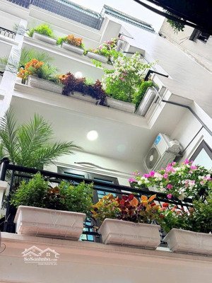 bán nhà nam dư thoáng sáng , chủ yêu thiên nhiên cây hoa khắp các tầng . 39m2 chỉ 6,9tỷ