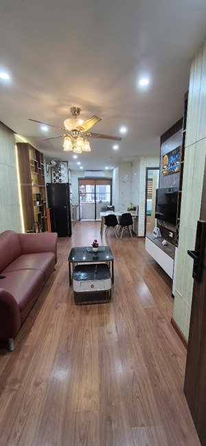 chính chủ muốn cho thuê căn hộ chung cư 2pn, 2wc hh2b linh đàm, đầy đủ nội thất, thiết bị điện tử