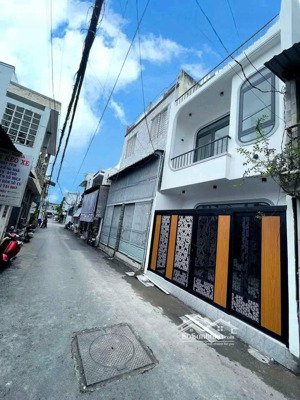 gia đình tôi chính chủ cần bán gấp căn nhà 1/ đường khuất văn bức - xã tân kiên - bình chánh