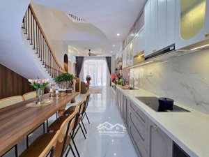 bán villa mới hồ bơi 5 pn, 4 tầng, cách biển mỹ khê 300m, - sẵn dòng tiền 50tr/ tháng