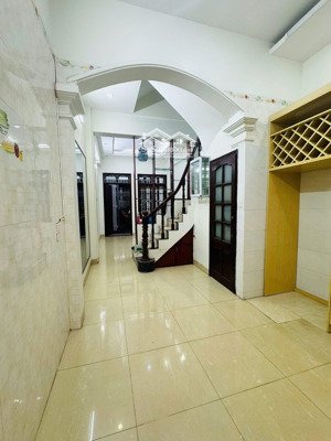 nhà này ko mua thì ko có nhà nào hơn . bán nhà nhân hoà - thanh xuân - oto gần - dt 45m x 4 tầng .