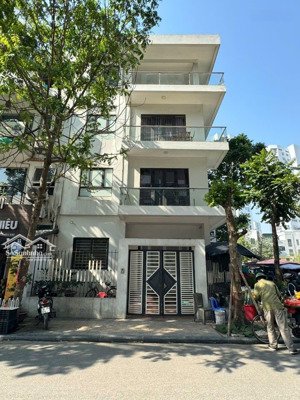 trung tâm khu vực hai bà trưng, lô góc 2 mặt thoáng ô tô, kinh doanh, vỉa hè rộng, mặt tiền hiếm có