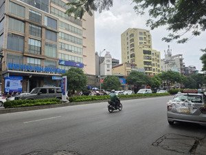 bán nhà nguyễn văn cừ,thang máy,phun nội thất,gần cầu chương dương