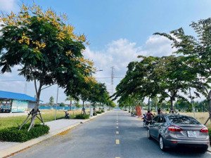 đất nền siêu đẹp vị trí càng đẹp hơn, gần nút giao cao tốc bến lức - long thành hcm, shr từng nền