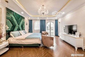 nhà thiết kế kiểu biệt thự kiến trúc tân cổ điển,tổng 5 phòng ngủ, 6 wc,đường 12m,có thang máy