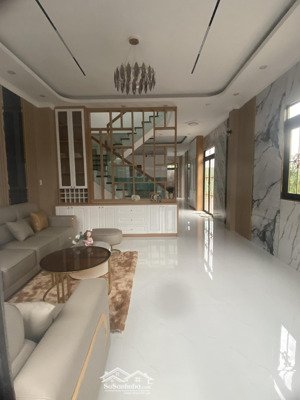 bán gấp căn nhà góc thoát tại kđt năm sao, cần giuộc, long an 180m2 sàn giá 4tỷ5 tl. lh: 