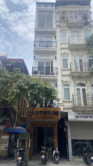 chính chủ cho thuê nhà 5 tầng mặt phố cửa bắc dt 27m2 mt 2,7m. giá thuê 28tr/tháng
