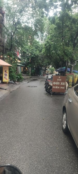 bán nhà pháo đài láng ô tô vào, mt 5,2 dt 52m nhà xây 5 tầng giá 18,2 tỷ vừa ở vừa kinh doanh.