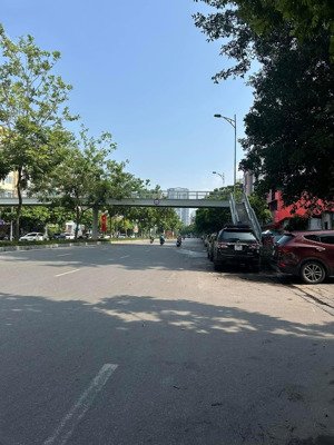 bán gấp nhà 68m, siêu phẩm cầu giấy lô góc 20m ra ô tô 50m ra phố nguyễn văn huyên. lh 