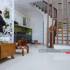 cho thuê nhà nguyên căn 5 tầng nguyễn văn cừ, 3 pn 30 m ra mặt phố giá 10 triệu / tháng