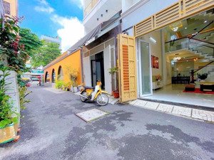 nhà phố 5 lầu, ngay highland coffee thống nhất, hẻm xe hơi cách 30m ra mặt tiền đường