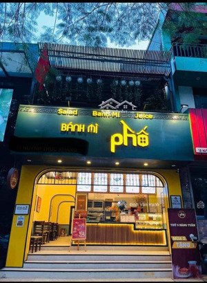 cho thuê mbkd tại phố cực hot đào tấn, dt: 70m2, mt: 4m, vỉa hè rộng rãi, dân cư đông đúc