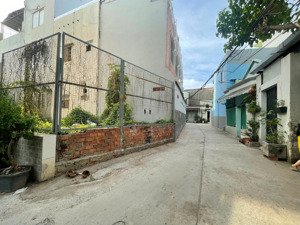 lô đất đẹp hướng đông nam hiếm. đường oto cách lê văn thịnh chỉ 400m. thuận tiện di chuyển khắp nơi