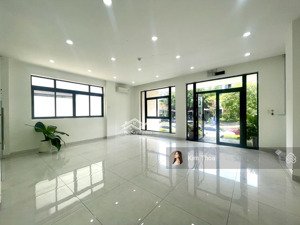 tầng trệt 7x20m sẵn 1 phòng họp ở vạn phúc, có thang máy máy lạnh, hầm xe, lối đi riêng,. giá 18 tr