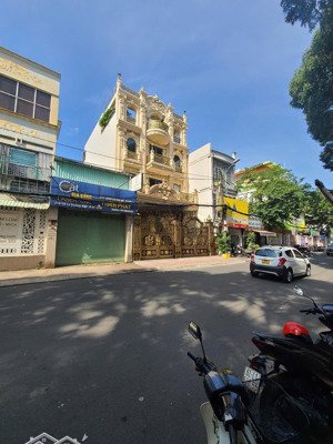 vị trí đẹp đường nhựa 16m dt 9 x20m lý thường kiệt q10. cách mặt tiền 20m giá 40 tỷ