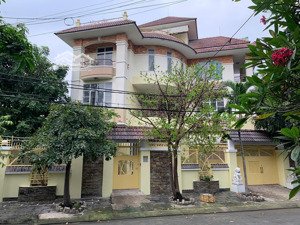 biệt thự căn góc! giảm giá sâu, đường bình lợi, p13, dt 18x18m, 4 tầng, 36.5 tỷ (tl)
