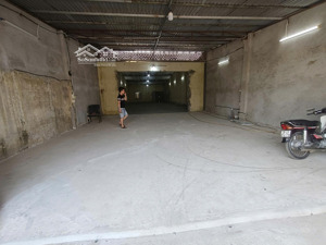 ct kho xưởng mặt đường xuân phương, ngay đh công nghiệp hà nội, dt 324m mt 8.5m, điện 3 fa, xe công