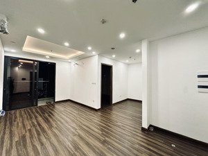 căn hộ 1,5 phòng ngủ view bể bơi, sẵn hợp đồng thuê giá cực đẹp,