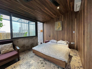 cho thuê penthouse đầy đủ nội thất phong cách màu gỗ - châu âu, máy giặt riêng, bồn tắm, thang máy